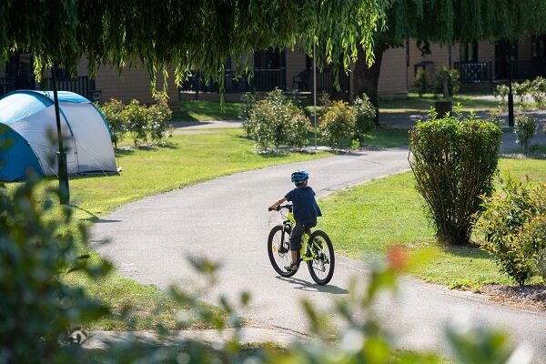 faire du vélo dans un camping